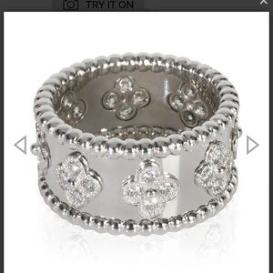 Elegant Silver Floral Ring
